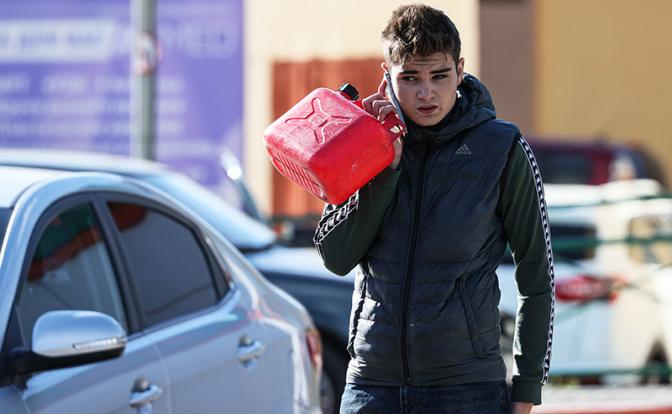 «Детям бензин не продавать»: В партии власти нашли способ борьбы с поджогами объектов по наводке с Украины