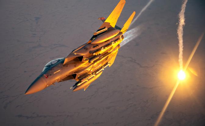 На фото: истребитель F-15E Strike Eagle ВВС США.