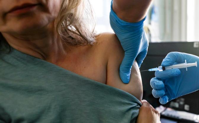 Три укола защитят от рака: при Институте им. Гамалеи уже строится завод по производству онковакцин