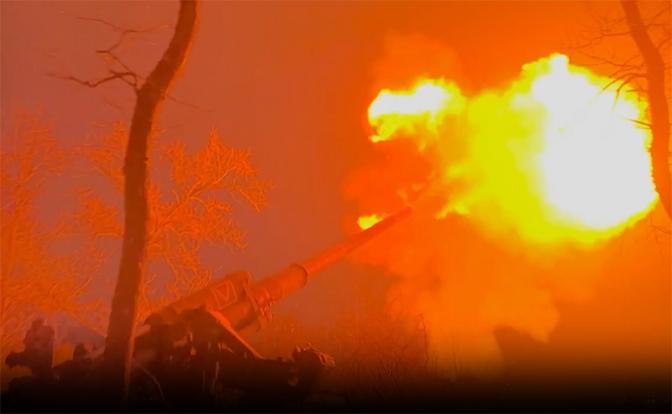 На фото: работа расчета САУ «Малка» в зоне СВО.