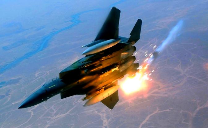На фото: истребитель F-15E Strike Eagle.