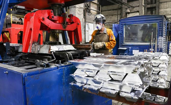 Алюминий взлетел в цене: Тегеран подарил России миллиарды долларов ударами по чужим заводам