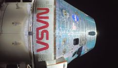 Пока экипаж лунной миссии чинит космический корабль, глава НАСА ищет инопланетян