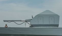 Лучший «ассиметричный ответ» России – РПГ и "Калаш" у экипажа танкера, корвет рядом,  и Су-35 на низком старте