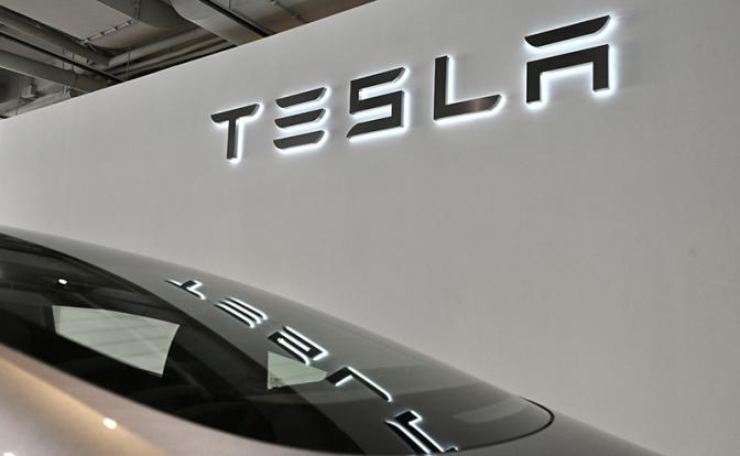 Конец расследования: Tesla отделалась программным апдейтом