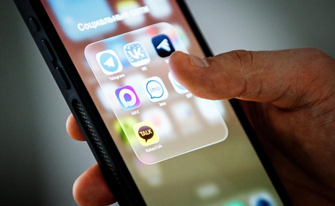 От школьника до пенсионера: Екатеринбург отчитался, что завел МАХ почти в каждый подъезд