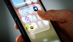 От школьника до пенсионера: Екатеринбург отчитался, что завел МАХ почти в каждый подъезд