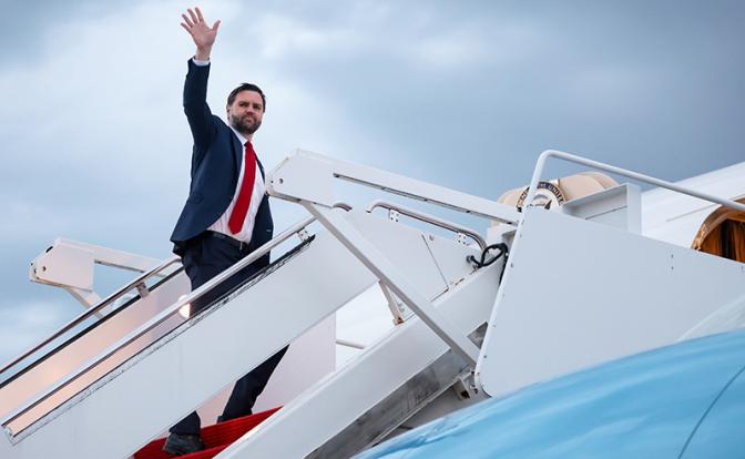 На фото: вице-президент США Джей Ди Вэнс