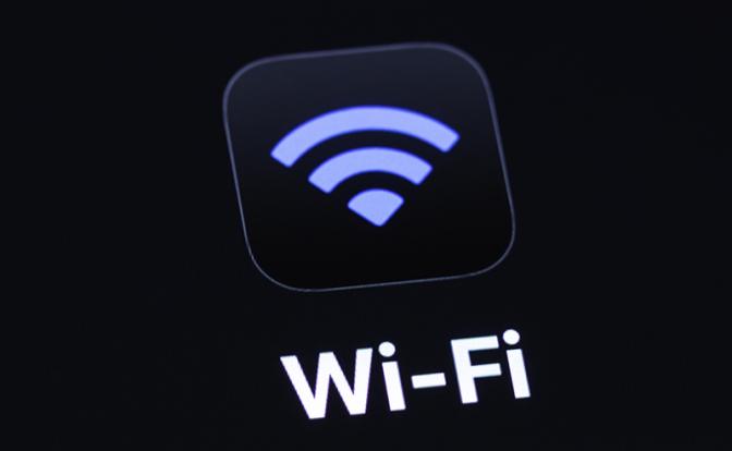 В Госдуме предложили раздавать Wi-Fi на всех остановках общественного транспорта