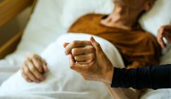 КПРФ предложила расширить налоговый вычет на лечение бабушек и дедушек