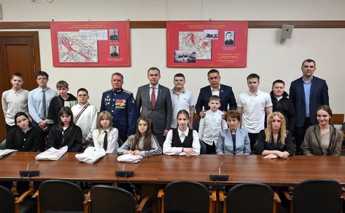 Дети героев СВО стали гостями самой космической фракции в Госдуме