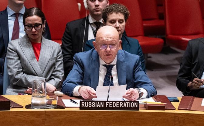 На фото: постоянный представитель России при ООН Василий Небензя на заседании Совета Безопасности ООН по ситуации вокруг Ирана.