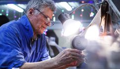 Работа до гроба навязывается как социальная норма, олигархи мечтают о крепостном праве