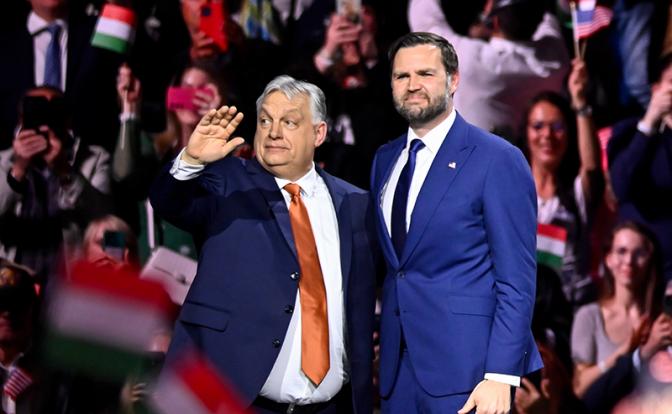 На фото: премьер-министр Венгрии Виктор Орбан и вице-президент США Джей Ди Вэнс (слева направо)