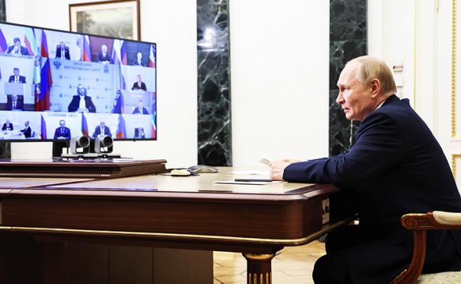 «Оптимизировали под корень»: В "черный "медицинский" список" Путина попали 10 регионов