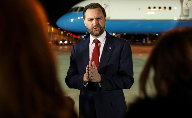 На фото: вице-президент США Джей Ди Вэнс