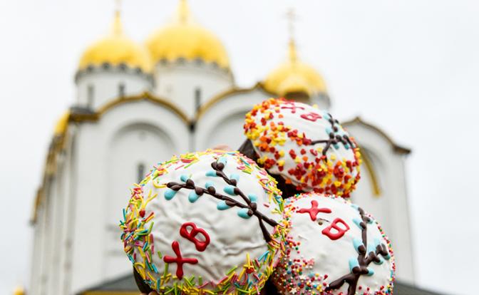 Пасха не для показухи: ресторатор пристыдил буржуев за «золотые» куличи
