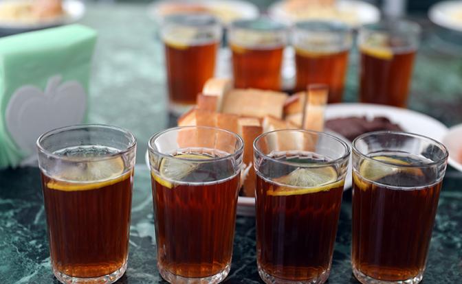 Профессор Катасонов: Хватит уже маленьких школьников суррогатами травить