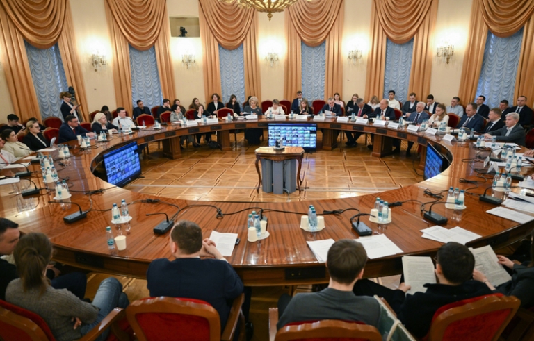 На фото: круглый стол по вопросам льготного лекарственного обеспечения.