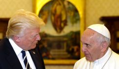 Возомнившему себя Богом Трампу придется менять Белый дом на сумасшедший