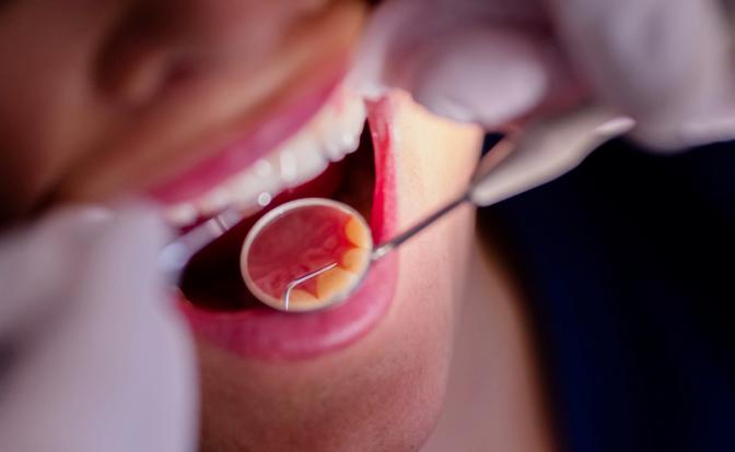 Известная ягода помогает защитить зубы от кариеса