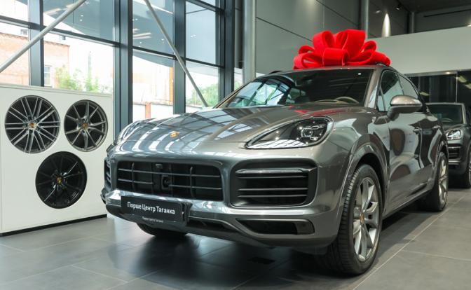 В погоне за роскошью. Российские владельцы Porsche и Rolls-Royce уходят в отрыв от реальности