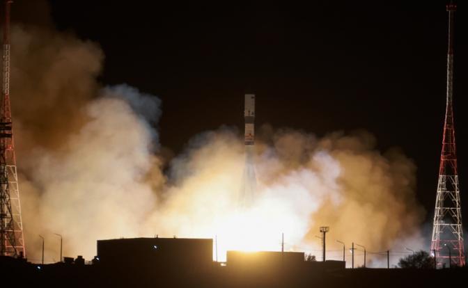 На фото: ракета-носитель "Союз-2.1а" с транспортным грузовым кораблем "Прогресс МС-34" на стартовом комплексе космодрома Байконур.