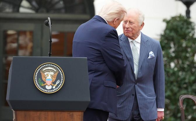 На фото: президент США Дональд Трамп и король Великобритании Карл III (слева направо)