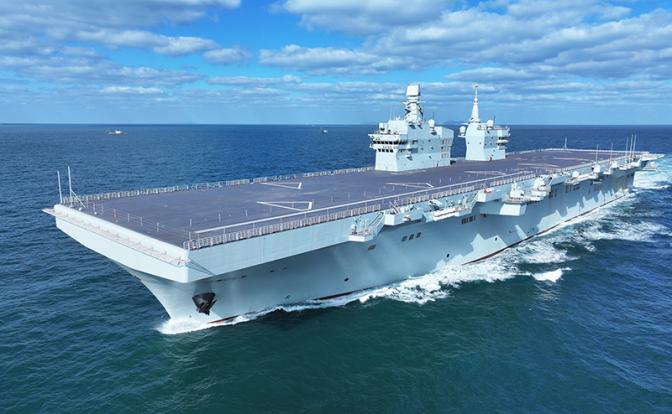 На фото: корабль Type 076 «Сычуань»