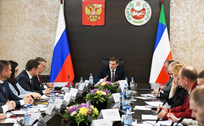 На фото: глава Хакасии Валентин Коновалов