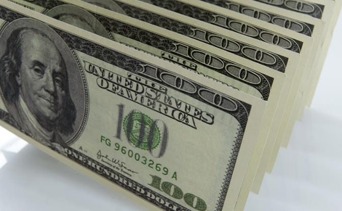 Минфин начинает операции с валютой, курс доллара подскочил на старте недели