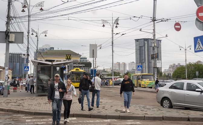 "Штыки" Зеленского в тылу: Просроченному киевскому главарю беспрекословно доверяют 25% украинцев