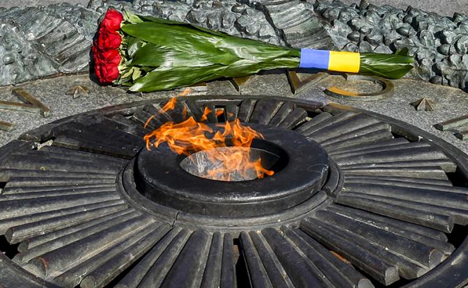 Украина отметит 8 мая «день примирения с нацизмом». Решится ли Киев бомбить Москву в наш День Победы?