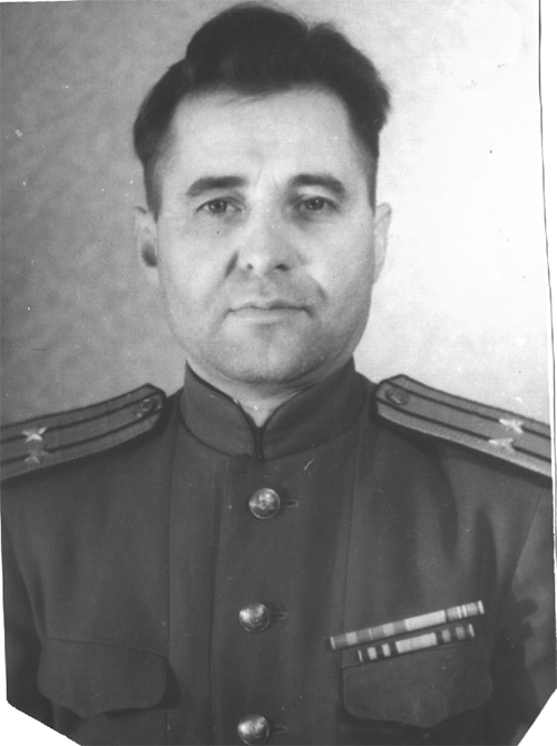 На фото: командир 92-го радиодивизиона 1-й отдельной радиобригады ОСНАЗ подполковник Михаил Юрков. Дивизиону было присвоено почетное наименование &laquo;Штеттинский&raquo; и он награжден орденом Красной Звезды&raquo;
