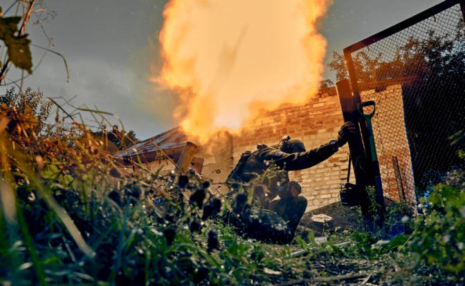 На фото: украинский военный.