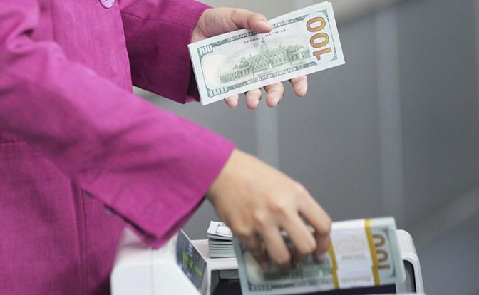 Выгодно торговле и потребителям: эксперт описал сценарии курса доллара до конца года