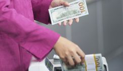 Выгодно торговле и потребителям: эксперт описал сценарии курса доллара до конца года