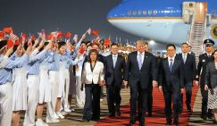 Американский десант в Пекине: Трамп привез на встречу с Си внушительную «группу поддержки», включая Илона Маска