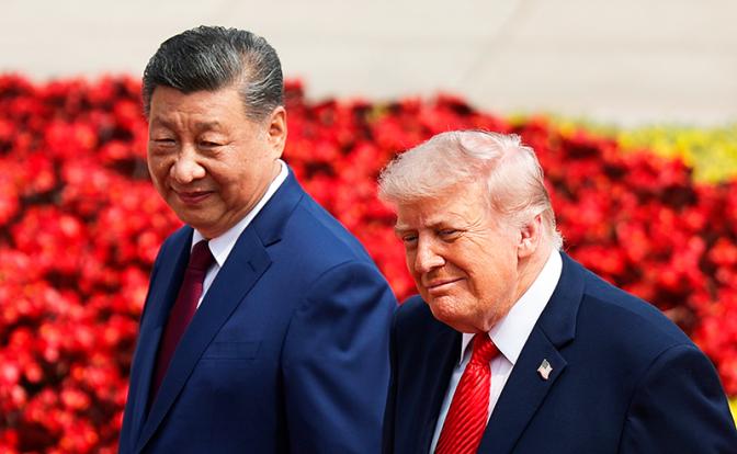 На фото: председатель КНР Си Цзиньпин и президент СЩА Дональд Трамп (слева направо)