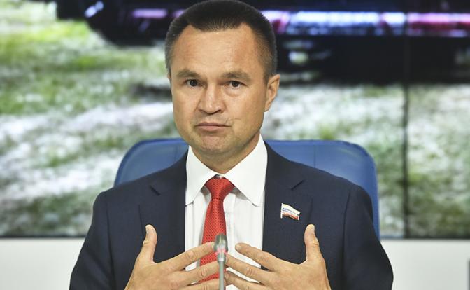 На фото: первый зампред комитета Госдумы по малому и среднему предпринимательству Сергей Казанков (КПРФ).