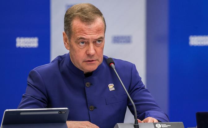 На фото: заместитель председателя Совета безопасности России Дмитрий Медведев