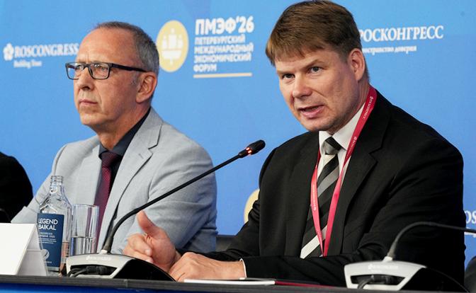 На фото: Йорг Урбан (слева) и Штеффен Корте,  принимают участие в заседании Петербургского международного экономического форума.