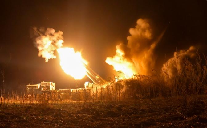 На фото: боевая работа РСЗО "Торнадо-С" группировки войск "Запад".