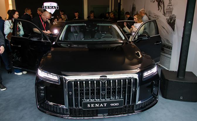 На фото: автомобиль Senat 900