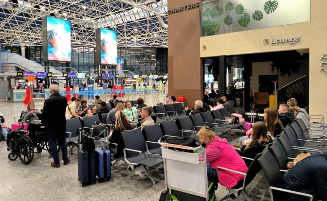 В аэропортах Москвы отменено или задержано 527 рейсов