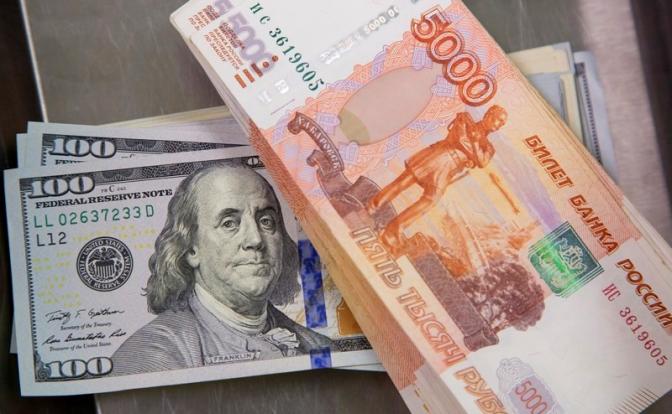 Эксперт сказал, как упадет рубль после открытия Ормузского пролива