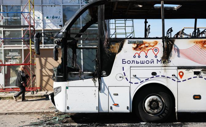 На фото: рейсовый автобус "Москва - Симферополь" после атаки украинским ударным БПЛА.