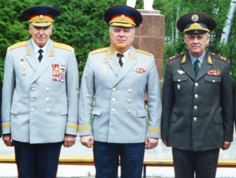 На фото: генералы-радиоразведчики (слева направо) П.Шмырев, В.Пожарский, В.Цыганков.