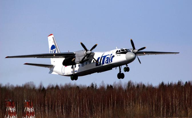 На фото: самолет АН-24