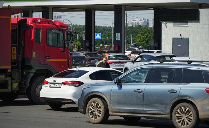 В Петербурге и Ленобласти обсуждают QR-коды и систему «чет-нечет» на заправках